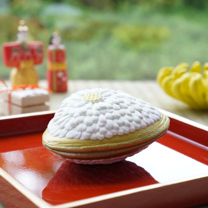 CHRYSANTHEMUM CLAM BOX – LARGE, HAND-RAISED GOFUN