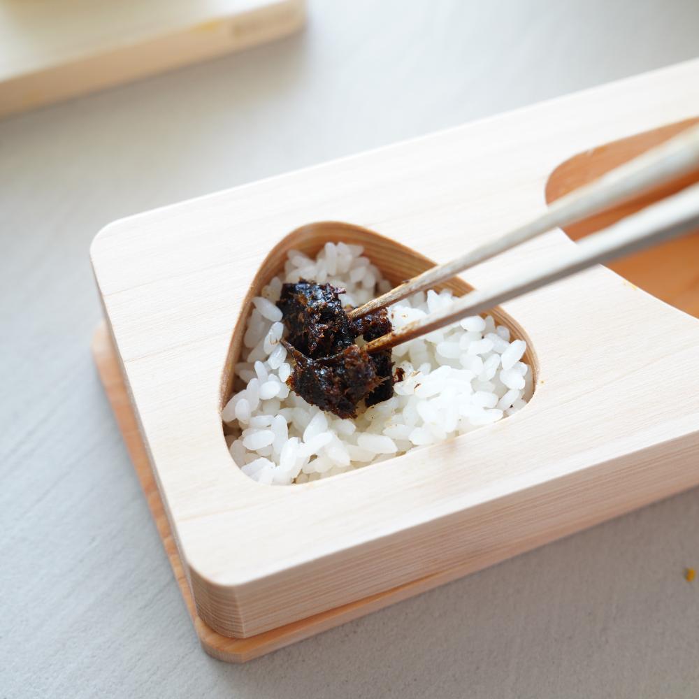 HINOKI ONIGIRI MOLD – 3 CAVITIES, WITH BOARD