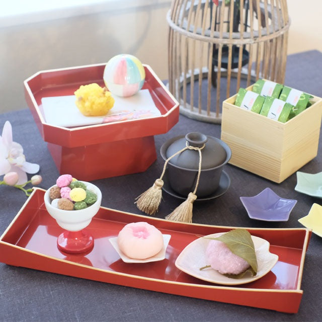 SUPPORT DE SERVICE SANPŌ – VERMILLON, BORD DORÉ, 6,7 POUCES
