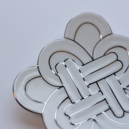 AUSPICIOUS KNOTS SMALL PLATE – PLATINUM LINE (ARITA)