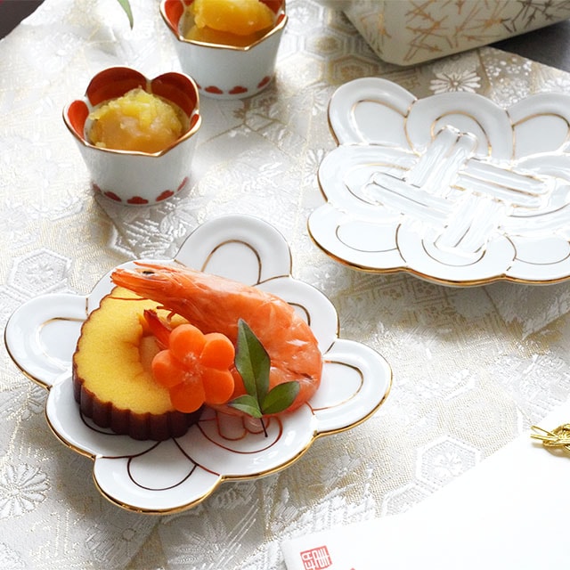 AUSPICIOUS KNOT SMALL PLATE – GOLD LINE (ARITA)