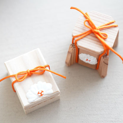 CEDAR SHELL BUCKET & LETTER BOX – MINIATURE SET, CHRYSANTHEMUM