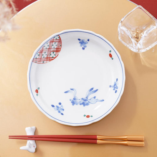 "HANA-USAGI" ROUND PLATE – RABBIT & FLOWERS, 6.5 IN (HASAMI)