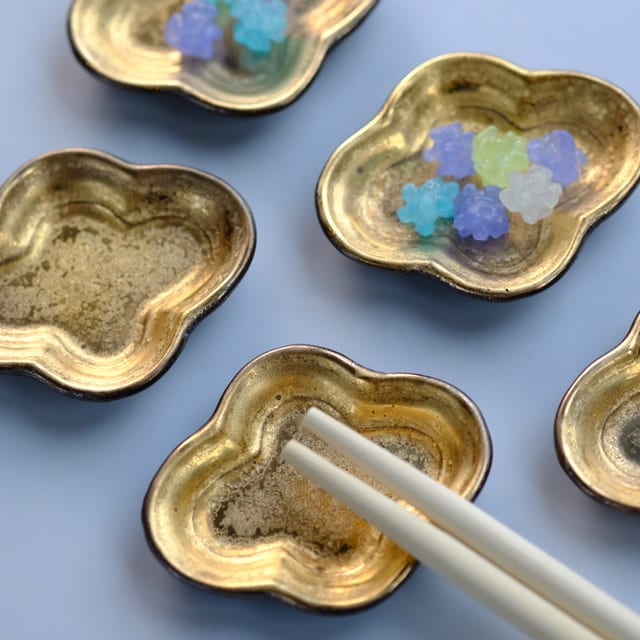QUINCE-SHAPED MINI PLATE / CHOPSTICK REST – GOLD (ARITA)