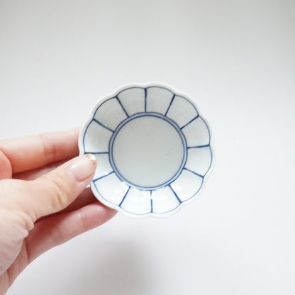 CHRYSANTHEMUM LINE PATTERN SMALL DISH - BLUE(ARITA)