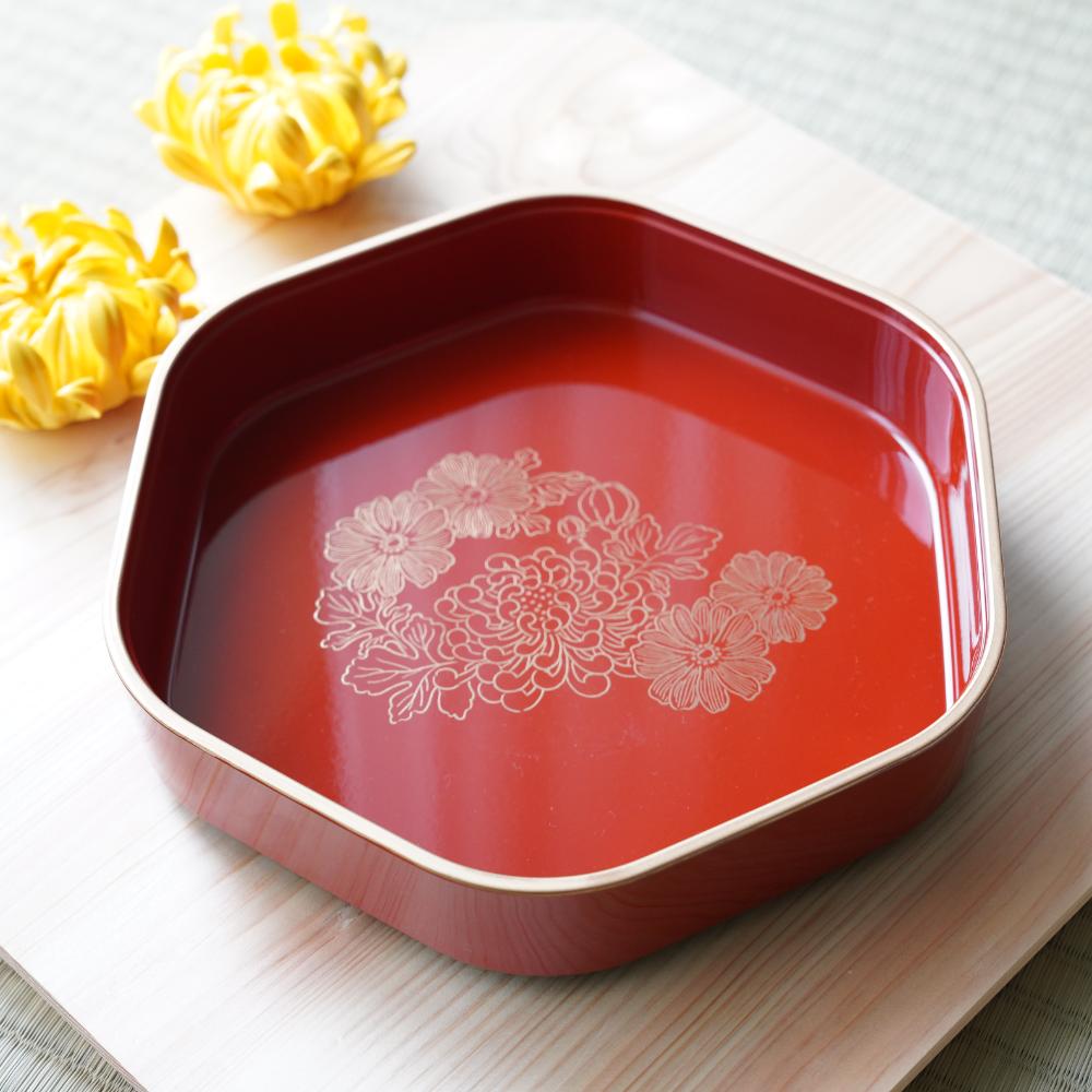 HEXAGONAL CHRYSANTHEMUM SERVING BOWL – VERMILION & GOLD, 9 IN (ECHIZEN)