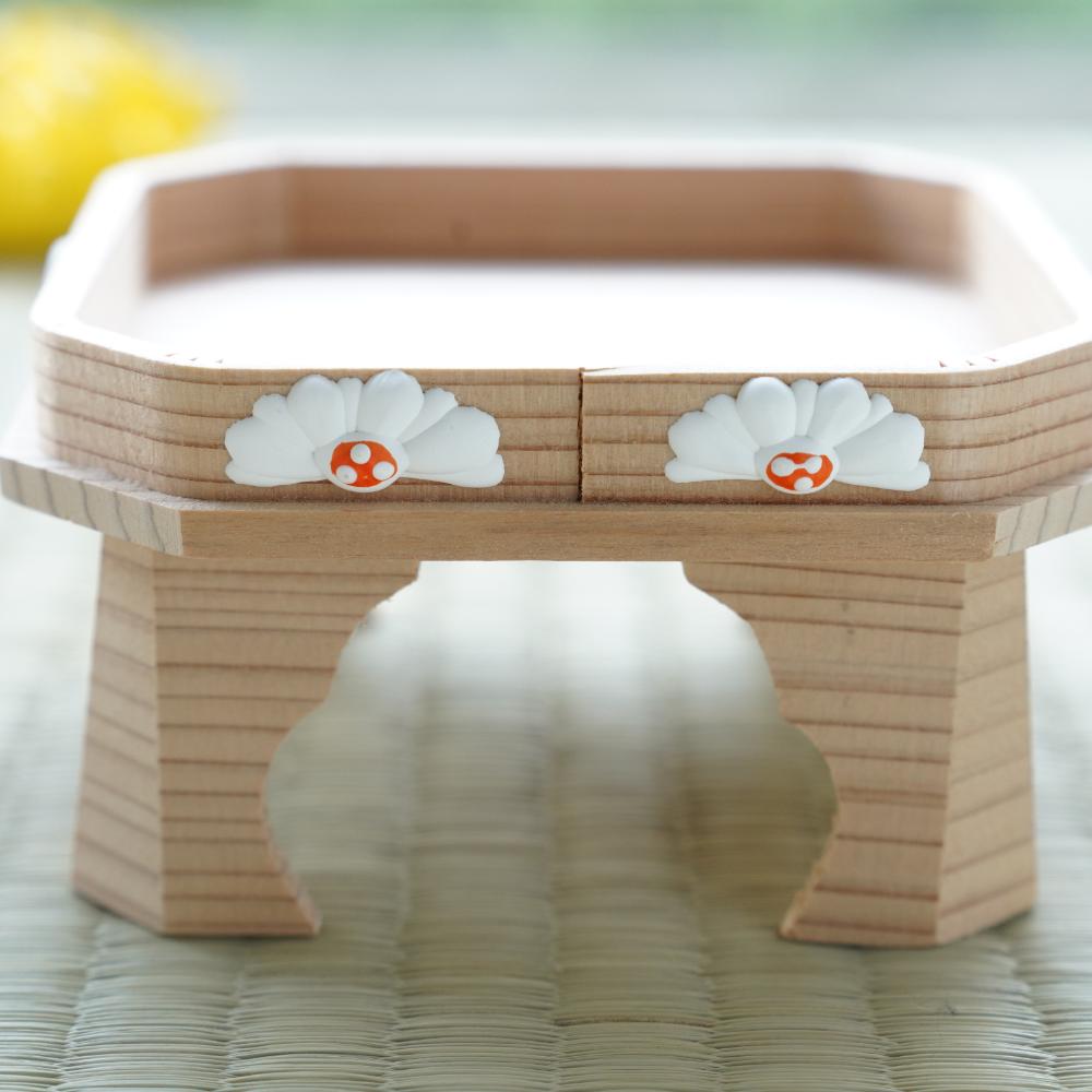 CEDAR GOZEN STAND – CHRYSANTHEMUM GOFUN RELIEF, 4.3 IN