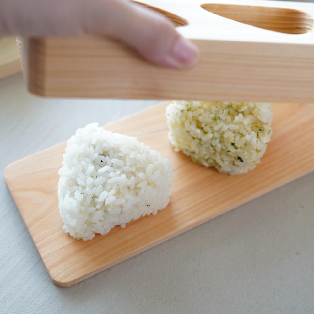 HINOKI ONIGIRI MOLD – 3 CAVITIES, WITH BOARD