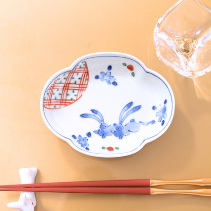 "HANA-USAGI" MOKKO SMALL PLATE – RABBIT & FLOWERS, 4.8 IN (HASAMI)