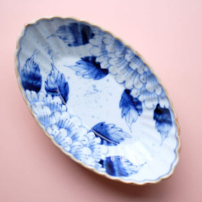 CHRYSANTHEMUM SHAPED SMALL BOWL – PEONY BRUSHWORK (HASAMI)