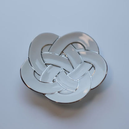 PLUM KNOT SMALL PLATE – PLATINUM LINE (ARITA)