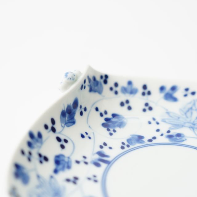 HASAMI WARE "IKKANNJIN" INDIVIDUAL PLATE WITH INDIGO ARABESQUE