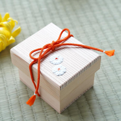CEDAR LETTER BOX (FUBAKO) – CHRYSANTHEMUM GOFUN RELIEF, SMALL
