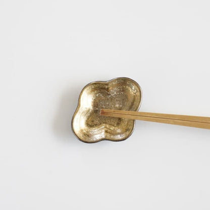 QUINCE-SHAPED MINI PLATE / CHOPSTICK REST – GOLD (ARITA)