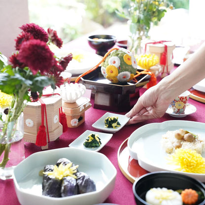 "GOTEN" SOUP BOWL – BLACK, FULL CHRYSANTHEMUM (YUWEN)