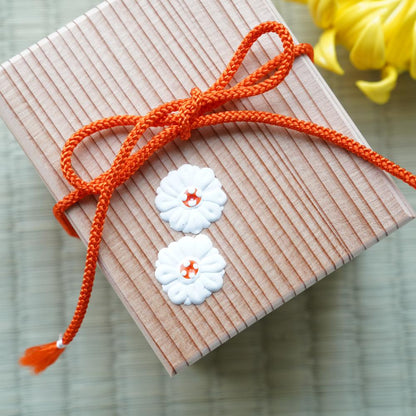 CEDAR LETTER BOX (FUBAKO) – CHRYSANTHEMUM GOFUN RELIEF, SMALL