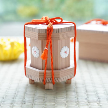 CEDAR SHELL BUCKET (KAIOKE) – CHRYSANTHEMUM GOFUN RELIEF, SMALL