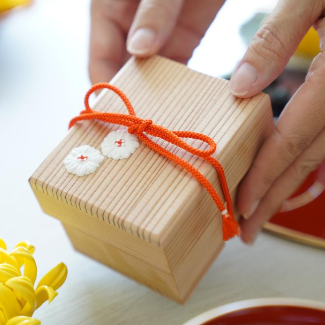CEDAR LETTER BOX (FUBAKO) – CHRYSANTHEMUM GOFUN RELIEF, SMALL