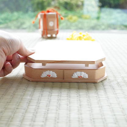 CEDAR OSHIKI TRAY – CHRYSANTHEMUM GOFUN RELIEF, 6 IN
