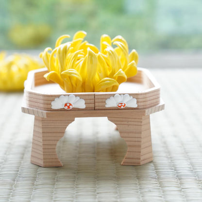 CEDAR GOZEN STAND – CHRYSANTHEMUM GOFUN RELIEF, 4.3 IN