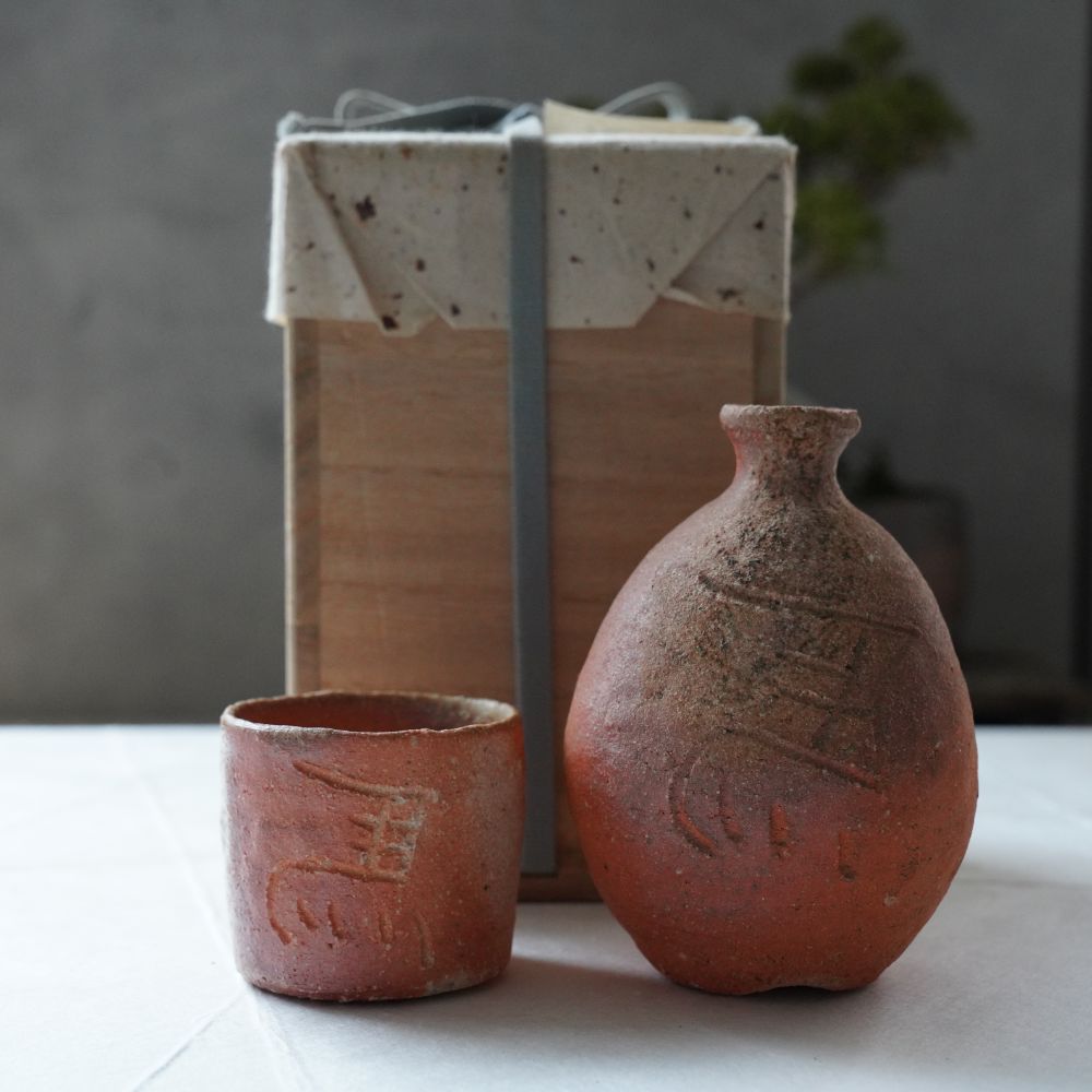 SHIGARAKI SAKE SET (HIDARI-UMA) BY SADAMITSU SUGIMOTO